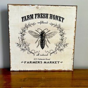 Farmhouse decor/bumble bee